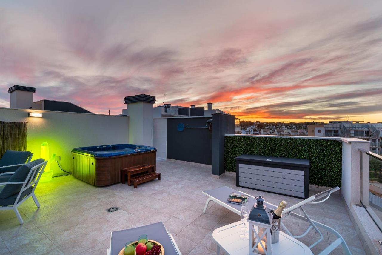 Dehesa de Campoamor La Zenia Cocoon - Luxury Penthouse With Jacuzzi, 2 Pools, Indoor Heated Pool, Sauna, Gym, Playstationアパートメント エクステリア 写真
